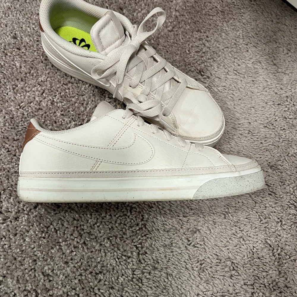 Nike Womens Sports Low Top Sneakers SZ 7.5
